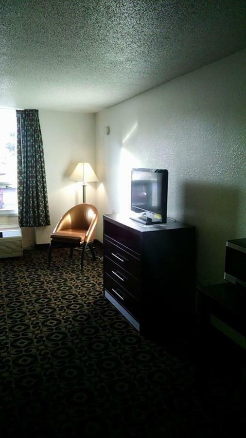 Travelodge By Wyndham Torrington Kültér fotó
