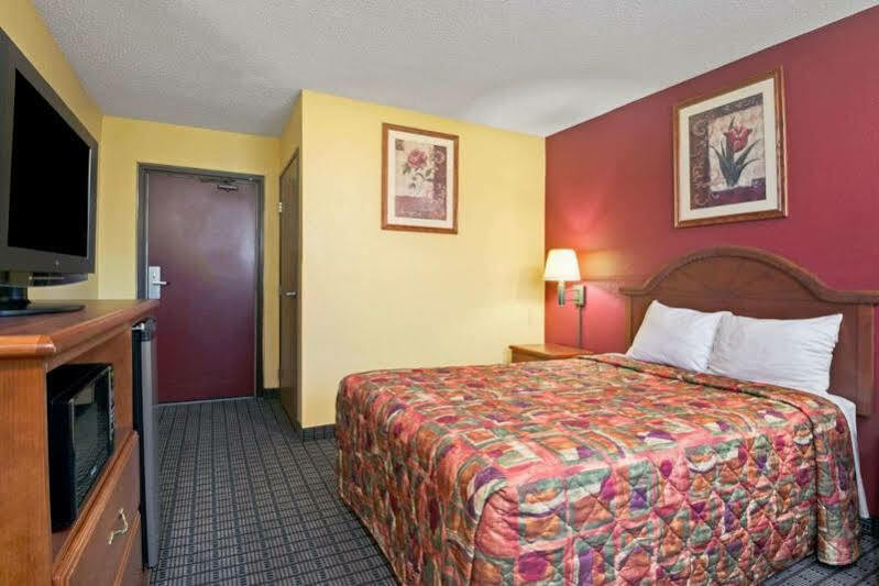 Travelodge By Wyndham Torrington Kültér fotó