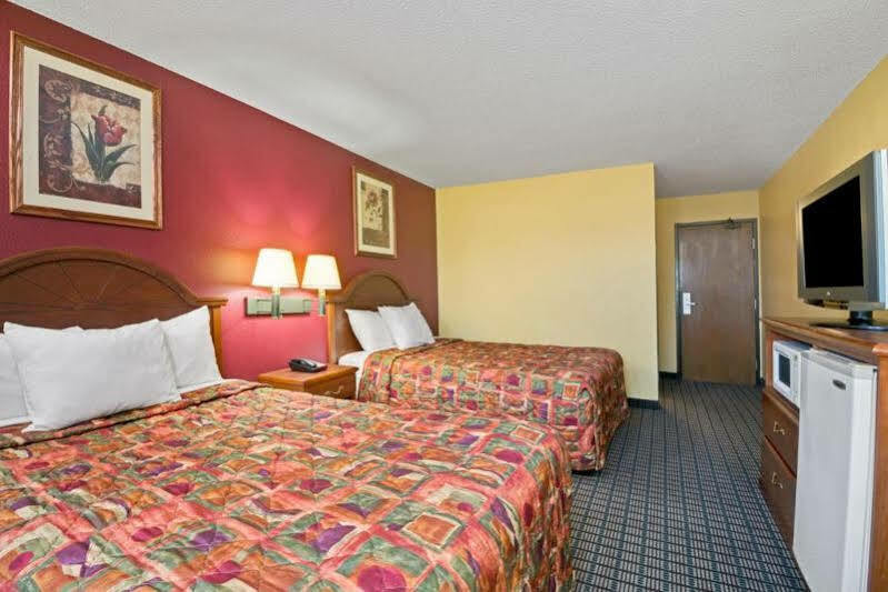 Travelodge By Wyndham Torrington Kültér fotó